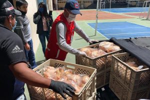 Entrega de donación de pollos a la Fundación Proyecto Salesiano, por medio del Patronato San José