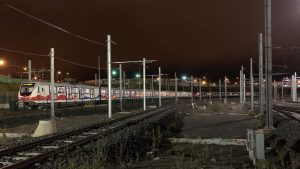 La madrugada del 18 de agosto, iniciaron las pruebas de movimiento de trenes del Metro de Quito con alimentación propia de energía eléctrica, por medio de la catenaria.