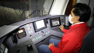 “¡Es oficial, hemos alcanzado los 100 kilómetros por hora”, es el logro del Metro de Quito en la madrugada del viernes, 23 de octubre..