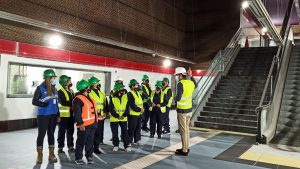 El Metro de Quito realizó la segunda jornada de MetroTalleres con comerciantes del Mercado Municipal Santa Clara.