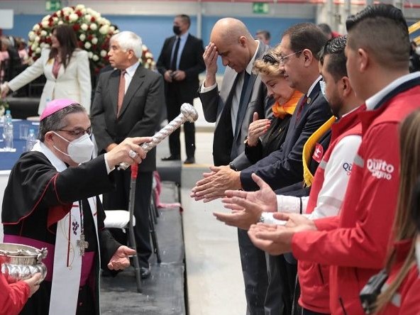 La bendición del personal operativo e instalaciones por parte del Arzobispo de Quito dio paso formalmente a la apertura del Metro de Quito.