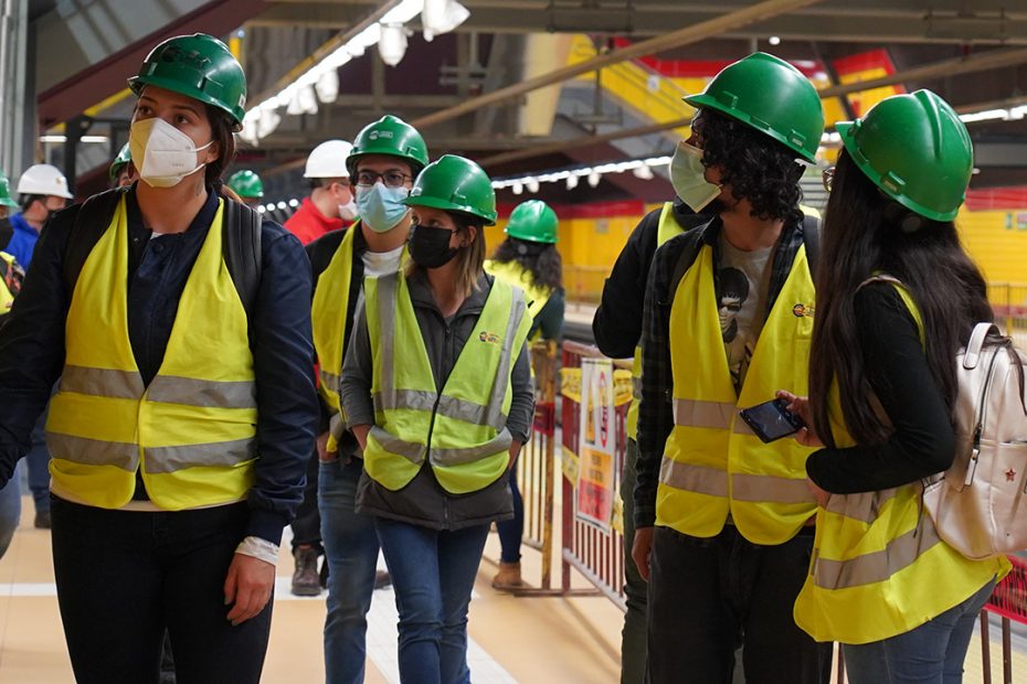 Representantes de grupos ciudadanos de ciclistas y peatones recorrieron la estación San Francisco el 31 de agosto.