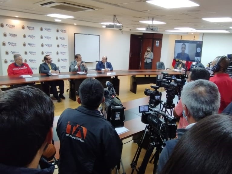 En rueda de prensa se aclaró que el proceso de selección de la empresa operadora del Metro de Quito se reinicia.