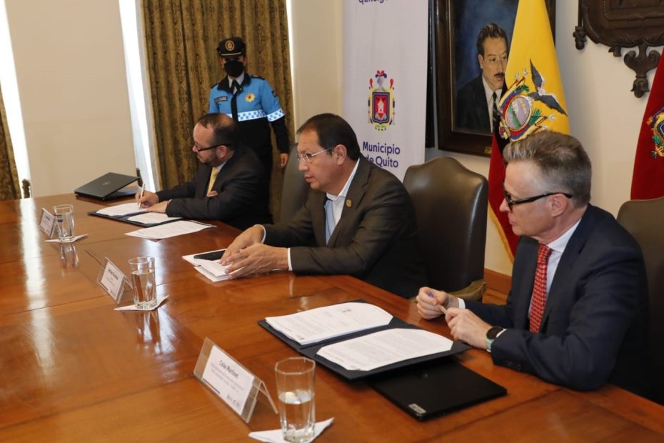 El 29 de noviembre de 2022 se firmó el contrato para la operación del Metro de Quito con la franco colombiana EOMMT S.A.S.