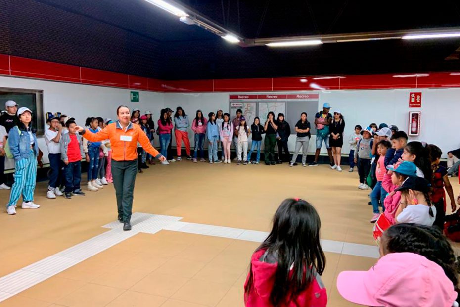 Unos 600 niños, niñas y adolescentes visitaron el Metro de Quito