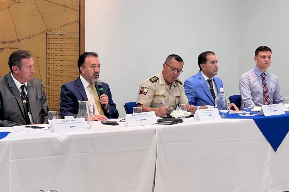El alcalde Pabel Muñoz dirigió una reunión interinstitucional para coordinar las acciones de seguridad para la operación del Metro de Quito.
