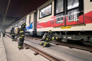 Se desarrolló un simulacro para respuesta ante emergencias nivel III en la estación Iñaquito del Metro de Quito en camino a la operación.