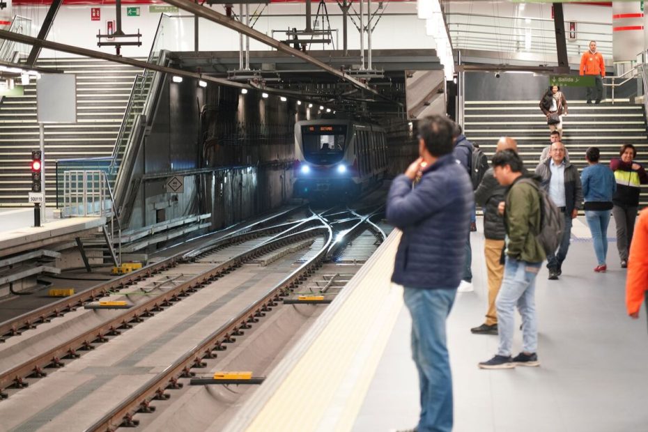 La frecuente limpieza del túnel del Metro de Quito permite aumentar los períodos de activación del sistema de ventilación de los trenes.