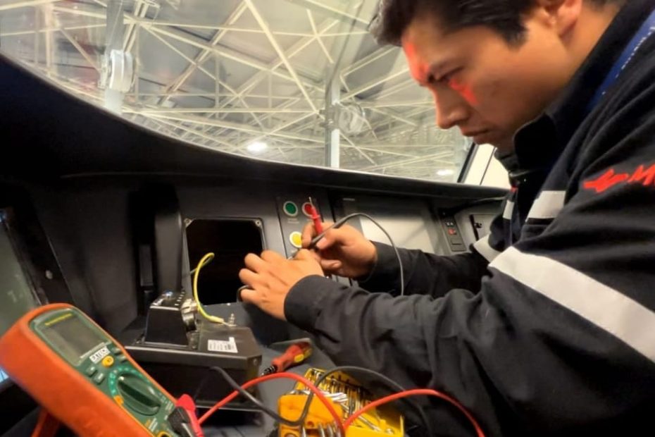 Personal del Metro de Quito fue capacitado para realizar los mantenimientos preventivos de la flota para garantizar la operación segura.