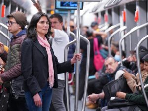 142 mil viajes en el Metro de Quito marcan el récord del promedio diario de movilización de 2024, la afluencia sigue en aumento.