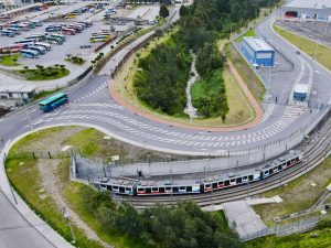 El Metro de Quito reduce la huella de carbono de la ciudad más linda del mundo al ser un sistema de transporte 100 % eléctrico.