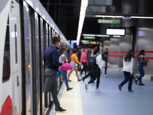 El primer año de operación del Metro de Quito llenó a la capital de logros que se resumen en este boletín estadístico especial.