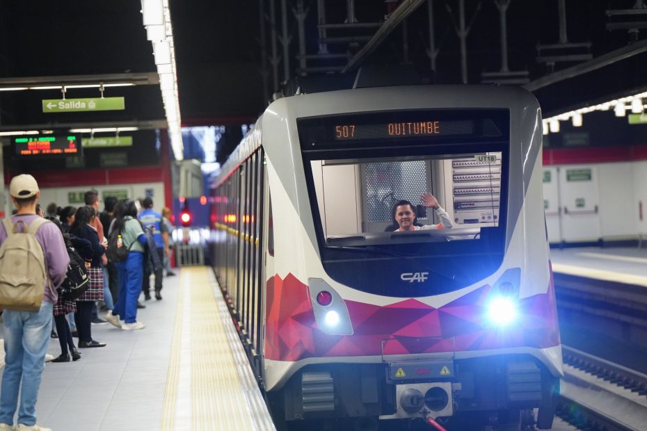 En la primera edición de 2025 del boletín estadístico mensual del Metro de Quito se comparan los datos de diciembre 2023 con diciembre 2024.