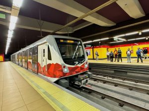 Desde este lunes 28 de julio, el tren UT 16, inició su recorrido por los rieles para brindar su servicio a toda la ciudadanía.