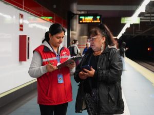 Al menos 9 de cada 10 mujeres se sienten seguras al viajar en el Metro de Quito gracias a la implementación de la estrategia 'Cero Acoso'.