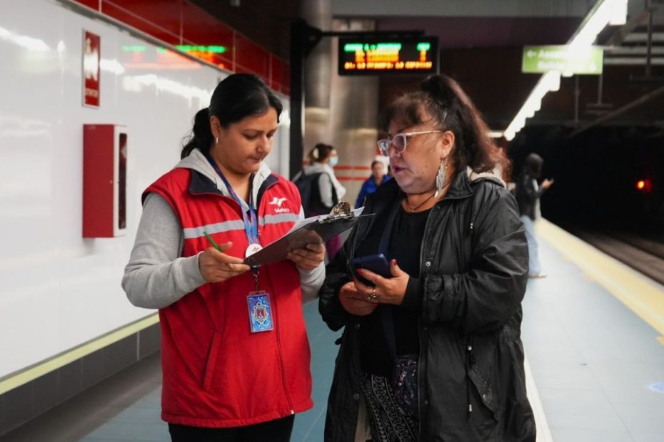 Al menos 9 de cada 10 mujeres se sienten seguras al viajar en el Metro de Quito gracias a la implementación de la estrategia 'Cero Acoso'.