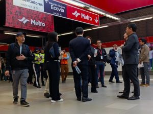 Una delegación de Corea y Banco Mundial recorrió estaciones del Metro de Quito para conocer el avance de accesibilidad en superficie.