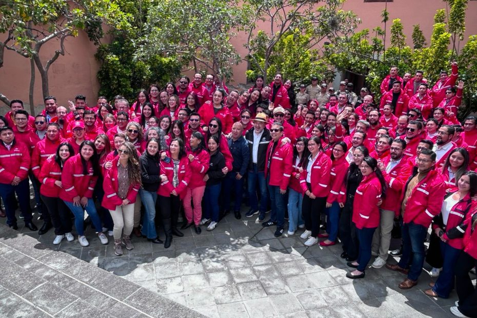 El alcalde Pabel Muñoz visitó al personal del Metro de Quito para compartió un saludo institucional en el marco de la planificación anual.