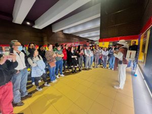 La estación San Francisco es el escenario de una nueva exposición artística: 'Descubre la Plaza de San Francisco: la historia bajo tus pies'.