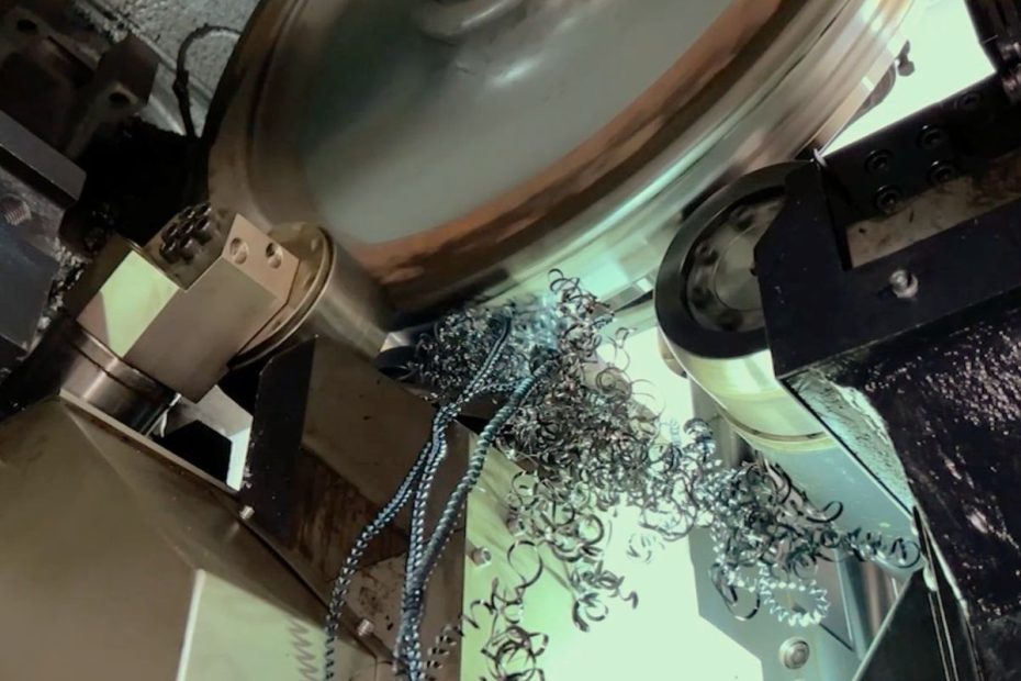 Como parte del mantenimiento preventivo programado del Metro de Quito se ejecutan trabajos de perfilamiento de ruedas de trenes.