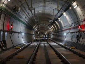 Metro de Quito adjudicó el contrato de mantenimiento de infraestructura, superestructura a un consorcio internacional.