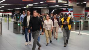 El Metro de Quito registró un incremento en la cantidad de viajes durante el martes 12 de mayo, jornada en la que en distintos sectores de la ciudad se reportaron problemas de disponibilidad de gasolina y largas filas en estaciones de servicio.