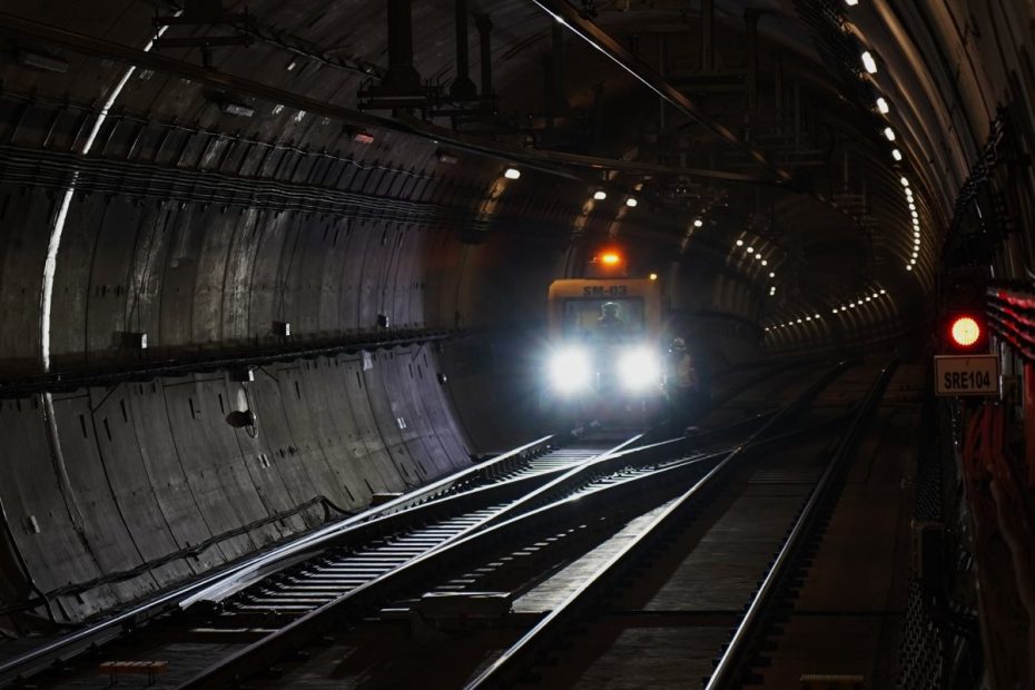 Metro de Quito firmó contrato por 5 años para el mantenimiento preventivo y correctivo de ISET con un consorcio internacional especializado.