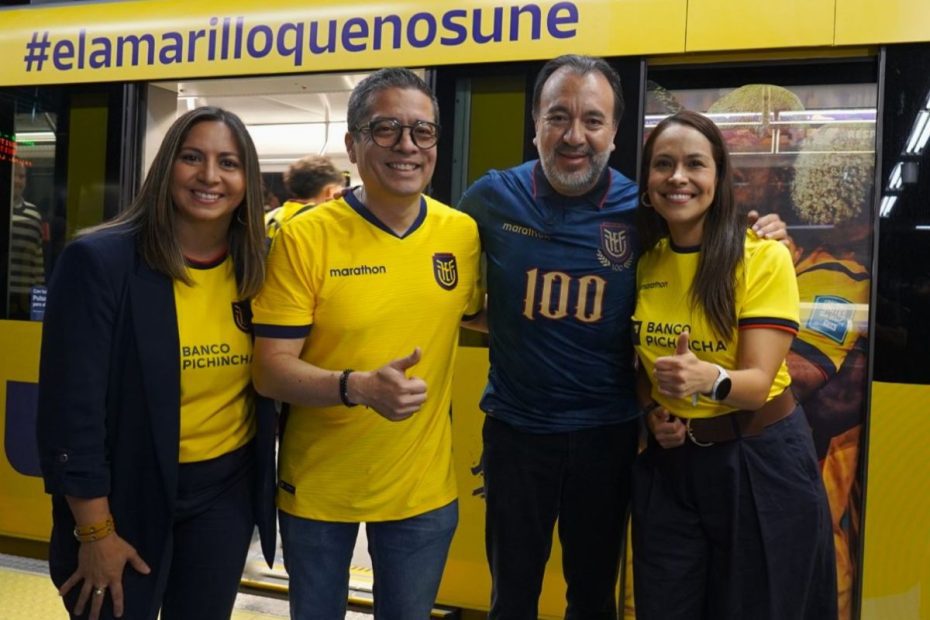 Con imágenes de seleccionados, el primer tren brandeado del Metro inició su recorrido sumándose al ambiente futbolero por el mundial.