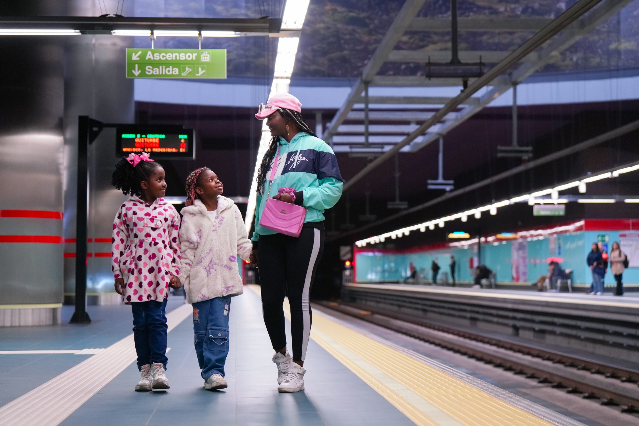Usuarios del Metro de Quito