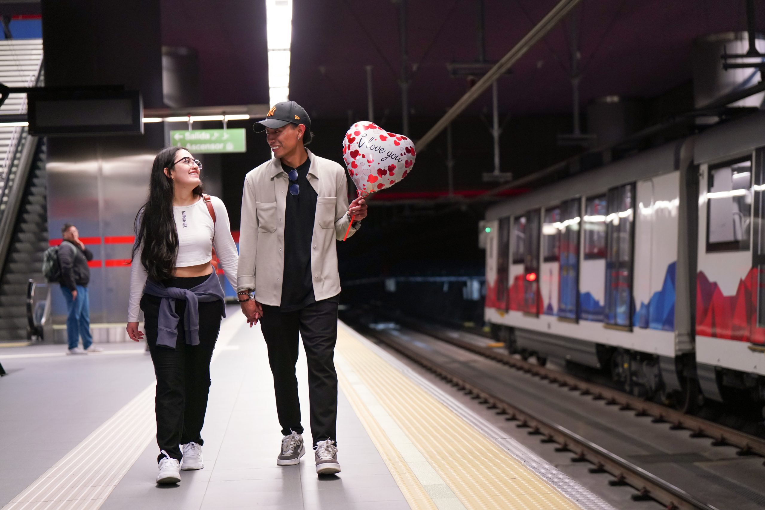 Usuarios del Metro de Quito
