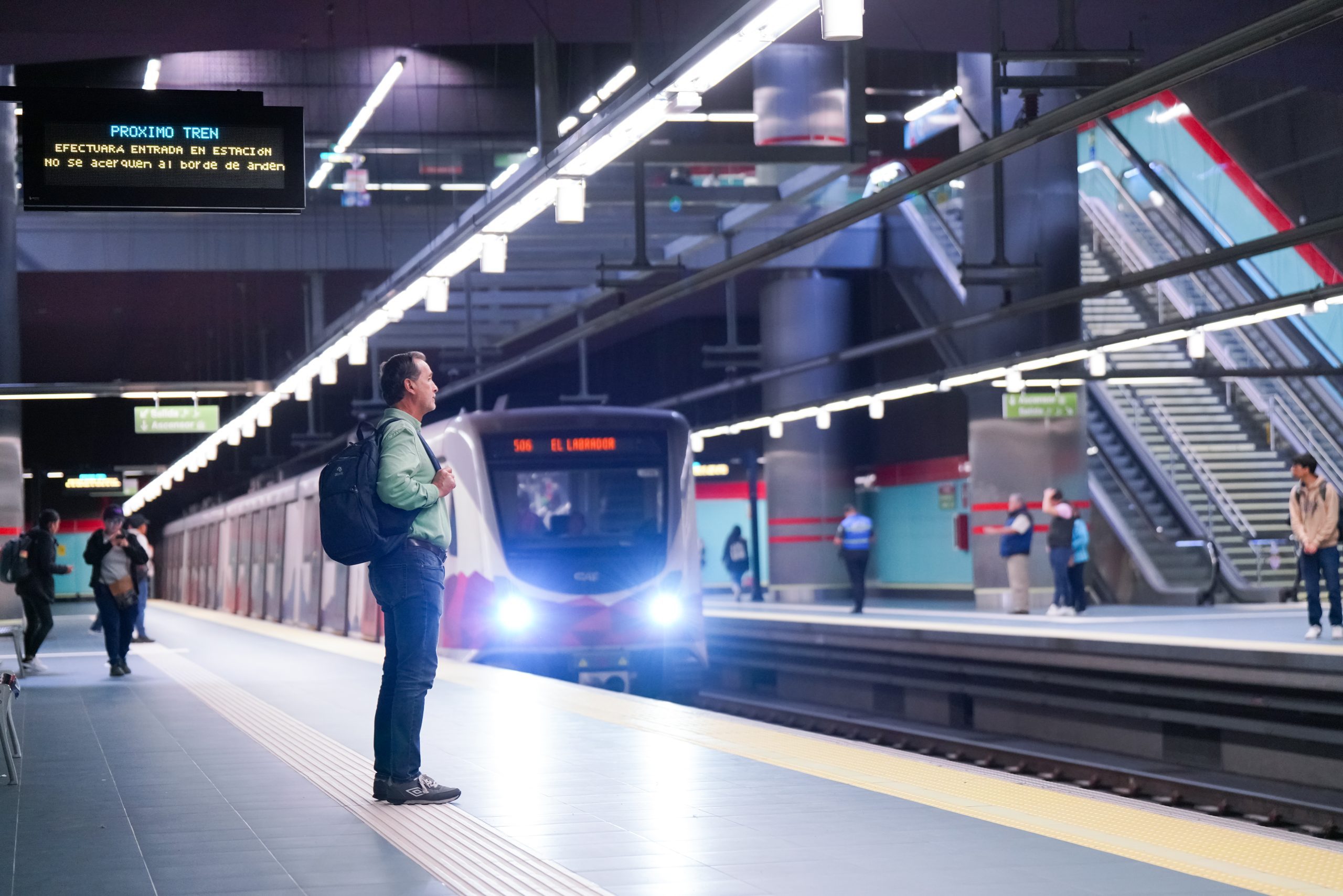 Usuarios del Metro de Quito