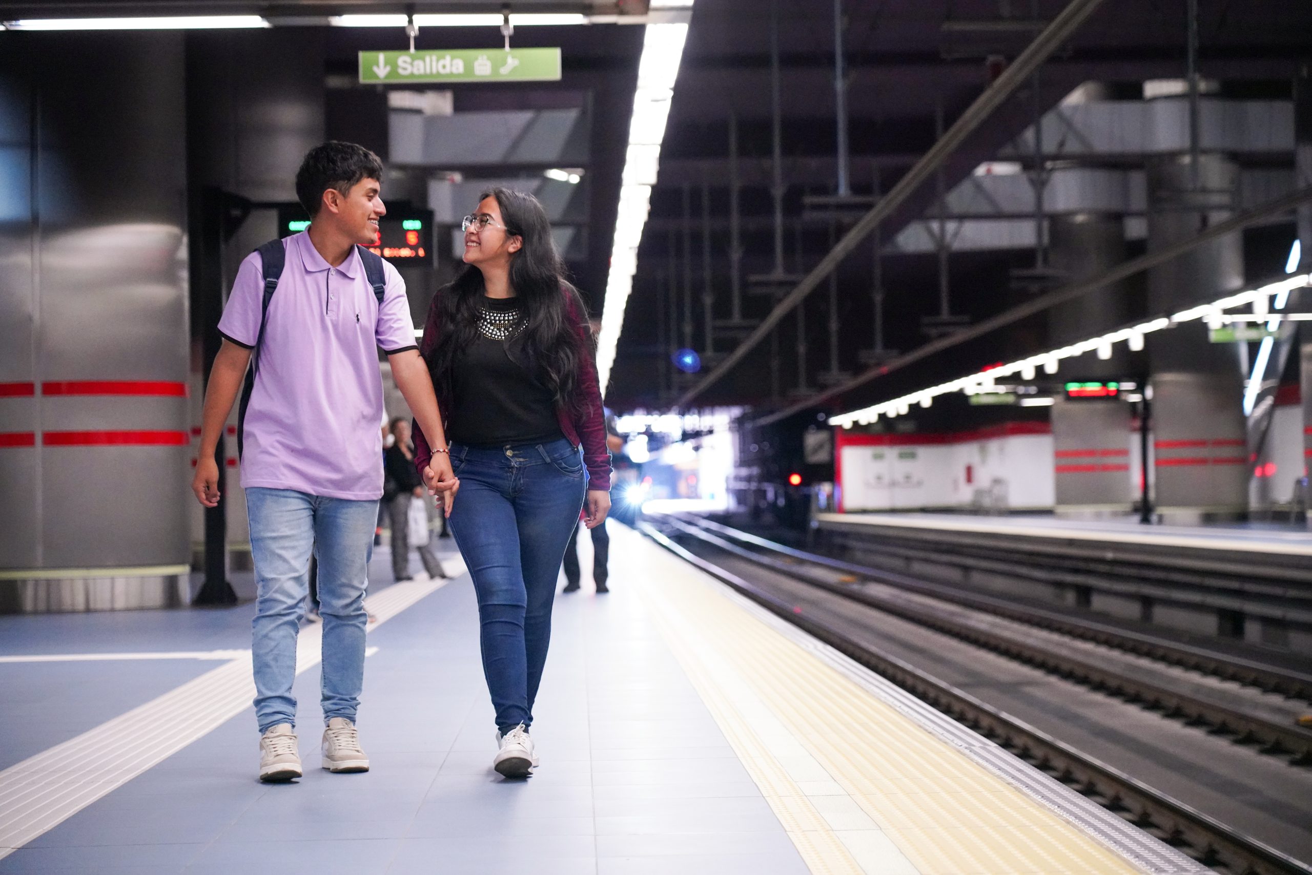 Usuarios del Metro de Quito